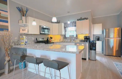 Surfside Beach Condo | Luxury Seaside Condo w/Ocean Views, steps to sand!