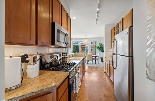 Downtown Seattle Condo | 🚢Luxury Seattle Waterfront Walk to Cruise Ship & Pike Place -Waterfront Views🎡