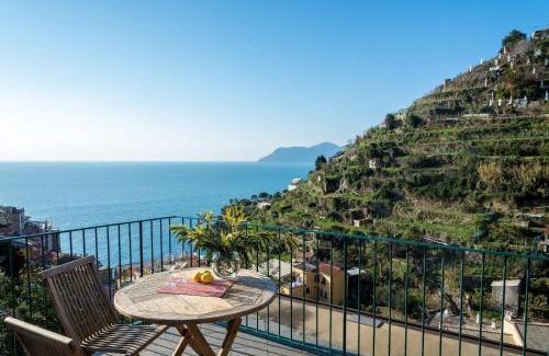 Manarola Apartment | Luxury Seaview Apartments Manarola by Arbaspàa