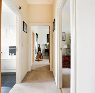 Kirkcaldy Apartment | Luxury Seaview Gated Penthouse located near Edinburgh