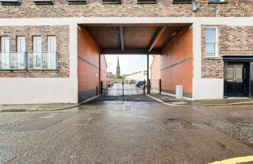 Kirkcaldy Apartment | Luxury Seaview Gated Penthouse located near Edinburgh