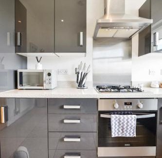 Kirkcaldy Apartment | Luxury Seaview Gated Penthouse located near Edinburgh