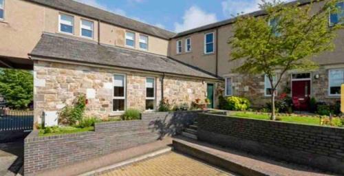 Kirkcaldy Apartment | Luxury Seaview Gated Penthouse located near Edinburgh