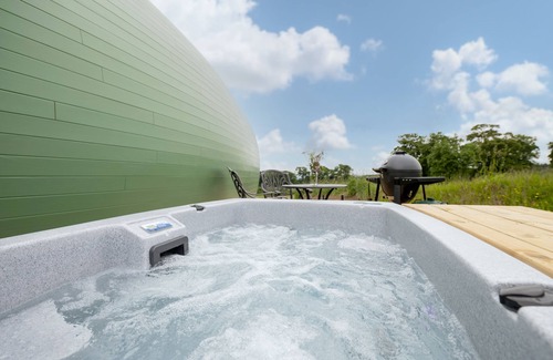 Lauder Cabin | Luxury Secluded Tiny Home Glamping Pod with Private Hot Tub & Stunning Views ✨