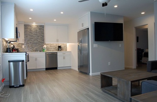 Mission Beach Apartment | Luxury Second Floor, 2 Bed #9 - 167 Steps to Mission Beach and Boardwalk.