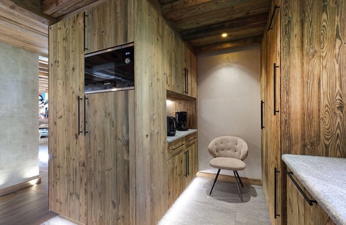 Champagny-en-Vanoise Ski Chalet | LUXURY SELF CATER CHALET - PRIVATE SWIMMING POOL - STEAM ROOM - OUTDOOR HOT TUB