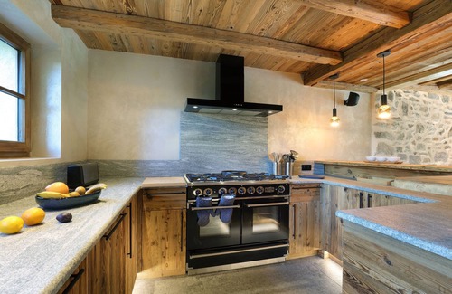 Champagny-en-Vanoise Ski Chalet | LUXURY SELF CATER CHALET - PRIVATE SWIMMING POOL - STEAM ROOM - OUTDOOR HOT TUB