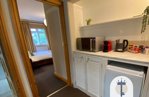 Hillingdon House | Luxury Self-contained Cottage