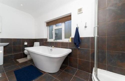Chalfont St Peter House | Luxury semidetached house