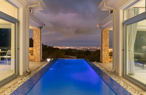 Constantia Villa | Luxury Serviced Mountain Villa in Constantia