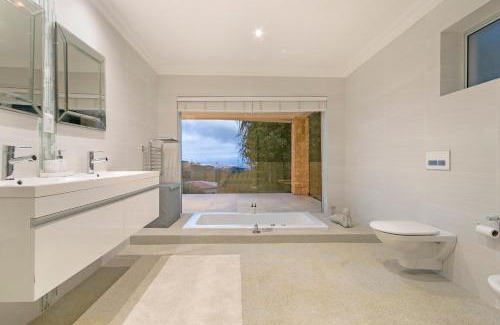 Constantia Villa | Luxury Serviced Mountain Villa in Constantia