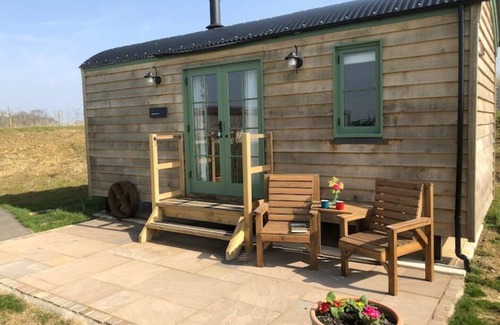 Stone in Oxney Cabin | Luxury Shepherd's Hut with woodburnern