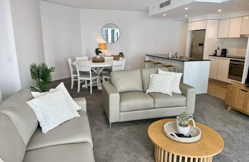 Broadbeach Apartment | Luxury Sierra Grand Stay Ocean Views 2BR Lvl15
