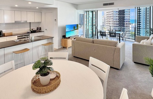 Broadbeach Apartment | Luxury Sierra Grand Stay Ocean Views 2BR Lvl15