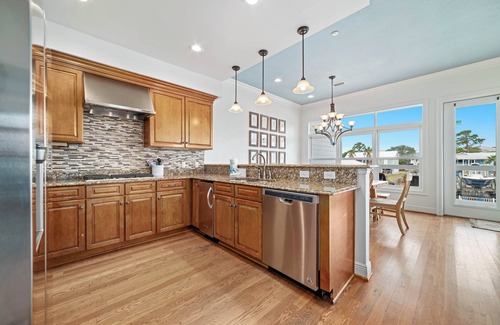 Cotton Bayou House | LUXURY, SINGLE SIDE OF DUPLEX, PRIVATE NEIGHBORHOOD, WATERFRONT, POOL!