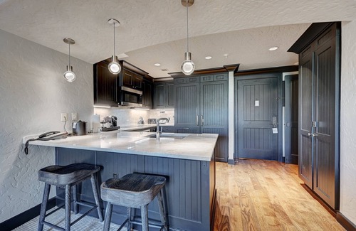 Avon Resort | Luxury Ski in and out Residence @Ritz-Carlton with Balcony