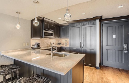 Avon Resort | Luxury Ski in and out Residence @Ritz-Carlton with Washer and Dryer