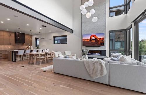 Park City House | Luxury-SKI -IN*hot-tub*sleeps*12, walk to ski