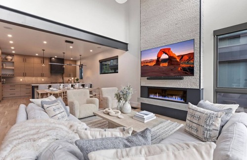 Park City House | Luxury-SKI -IN*hot-tub*sleeps*12, walk to ski