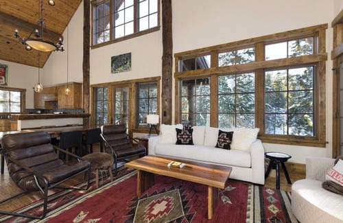 Spanish Peaks House | Luxury Ski In/Out | Chalet 49 | Spanish Peaks Club