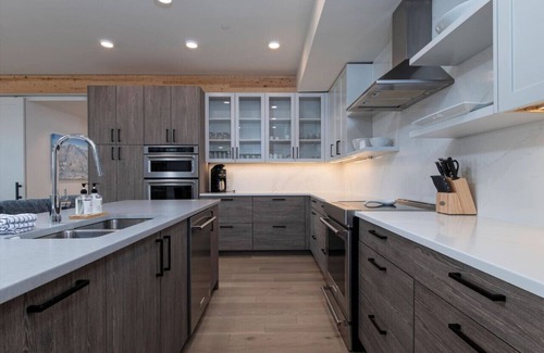 Ludlow House | Luxury Ski on/off Condo at Southface Village Okemo, direct ski access, heated pool