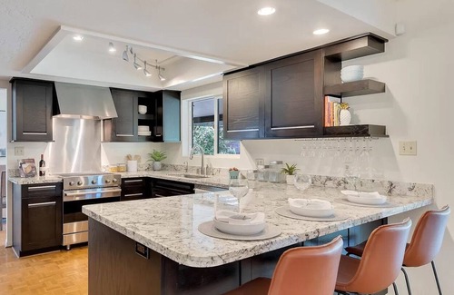 Camelback East House | LUXURY! SLEEPS 10 ARCADIA BILTMORE 3 BEDROOM HOME W/LARGE POOL & HOT TUB