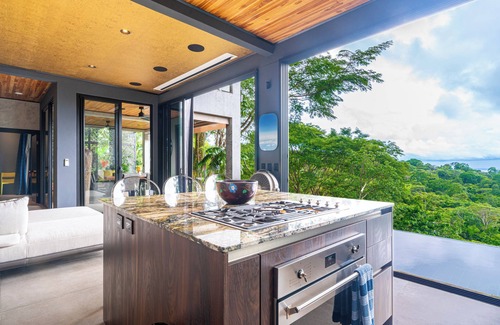 Valle Pura Vida House | Luxury+Sleeps 14+Pool+Rooftop Patio+Funky