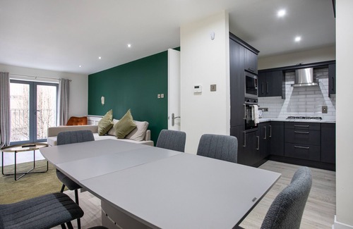 Belfast Central District Apartment | Luxury, Sleeps 6, City Centre