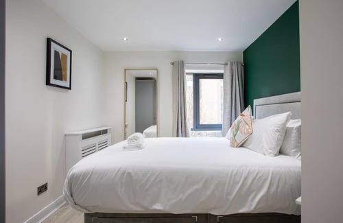 Belfast Central District Apartment | Luxury, Sleeps 6, City Centre