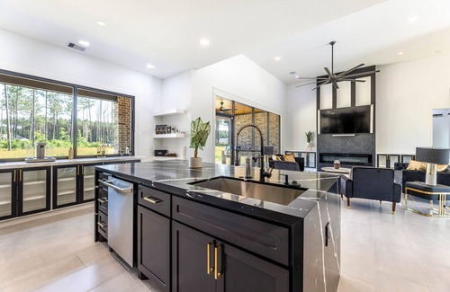 Barrett House | Luxury Smart Home Less Than A Hour From Houston
