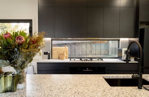 Seddon Apartment | Luxury Smart Home Stay in Seddon w/Private Pool