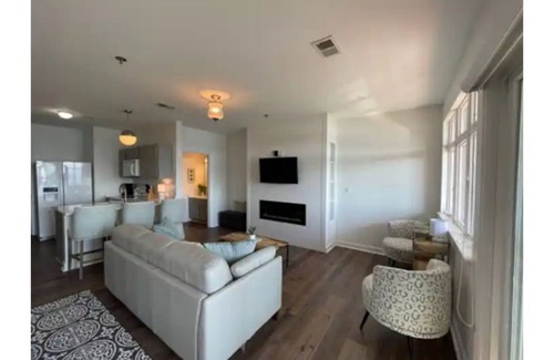 Huddleston House | Luxury Smith Mountain Lake Vacation Home