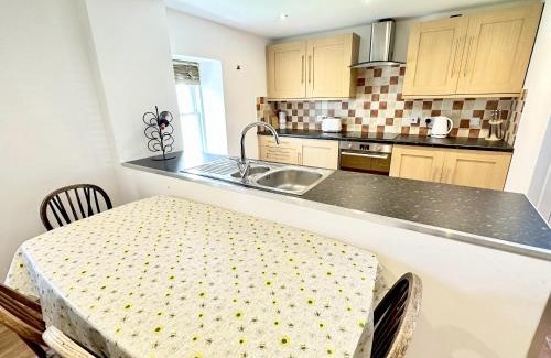 Inveraray House | Luxury Smugglers Cottage in the Heart of Inveraray Sleeps 4 in 2 Bedrooms
