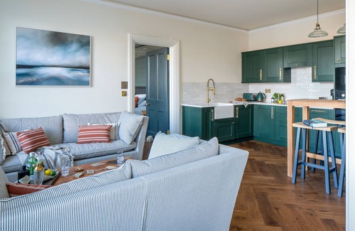 Dartmouth Apartment | Luxury, sophisticated and chic