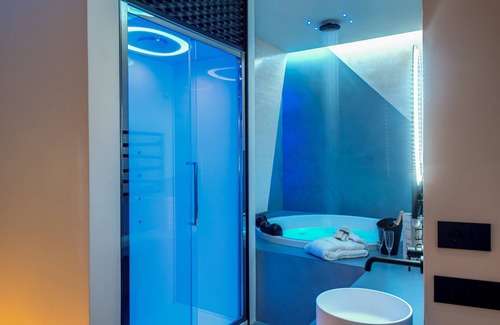 Cinecitta House | LUXURY SPA APARTMENT (private Spa)