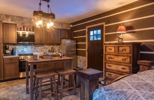 Saint Mary's Cabin | Luxury Spa Retreat with Private Hot Tub & Sauna
