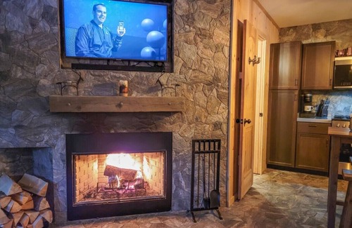 Saint Mary's Cabin | Luxury Spa Retreat with Private Hot Tub & Sauna