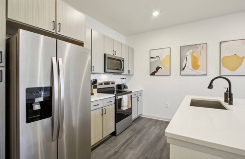 Colorado Springs Apartment | Luxury Spacious 2 Brm Gym, Pool, King Beds 102