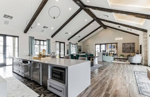 Colorado Springs Apartment | Luxury Spacious 2 Brm Pool, Gym, King Beds 204