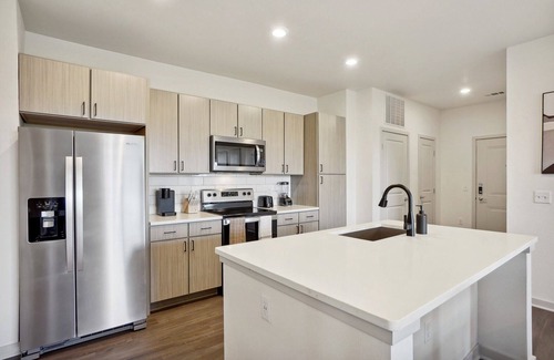 Colorado Springs Apartment | Luxury Spacious 2 Brm Pool, Gym, King Beds 204