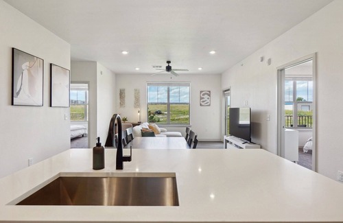 Colorado Springs Apartment | Luxury Spacious 2 Brm Pool, Gym, King Beds 204