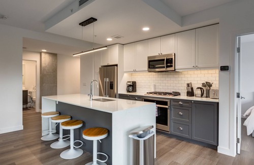 Kensington Apartment | *Luxury* Spacious 2BR+2Bath in Kensington