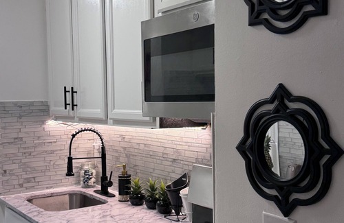 Central Park North Apartment | Luxury Spacious 4-bedroom apartment in Manhattan with Doorman
