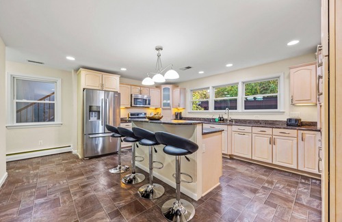 Alexandria West House | Luxury Spacious Alexandria Home Minutes to Washington D.C.