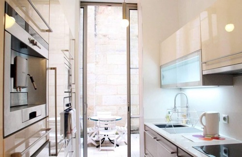 Saint Seurin - Fondaudege Apartment | Luxury, spacious, patio, near public gardens