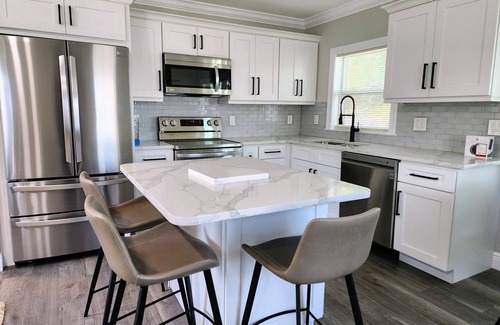 United Central Apartment | Luxury St Pete apt close to Central, Downtown and the Beach.