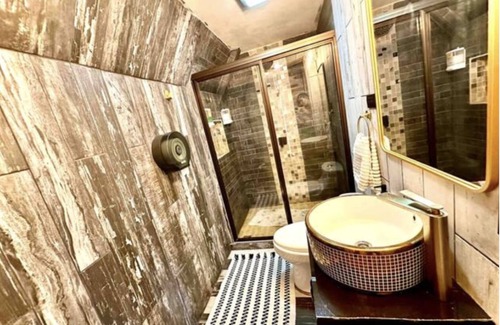 La Fortuna Ski Chalet | Luxury Stay at Jacen Chalet w/ view of Volcano Arenal