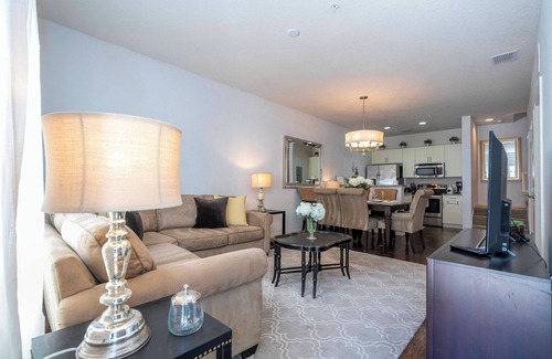 Kissimmee House | Luxury Stay in Lucaya - Pool, Gym & More