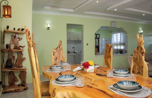 Nanyuki Villa | Luxury stay in Nanyuki. Family-friendly villa near Olpajeta. Mount Kenya views