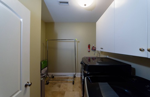 Hillsboro West End House | Luxury Stay walk to Vanderbilt, Music Row, West End, Belmont, Hillsboro Village
